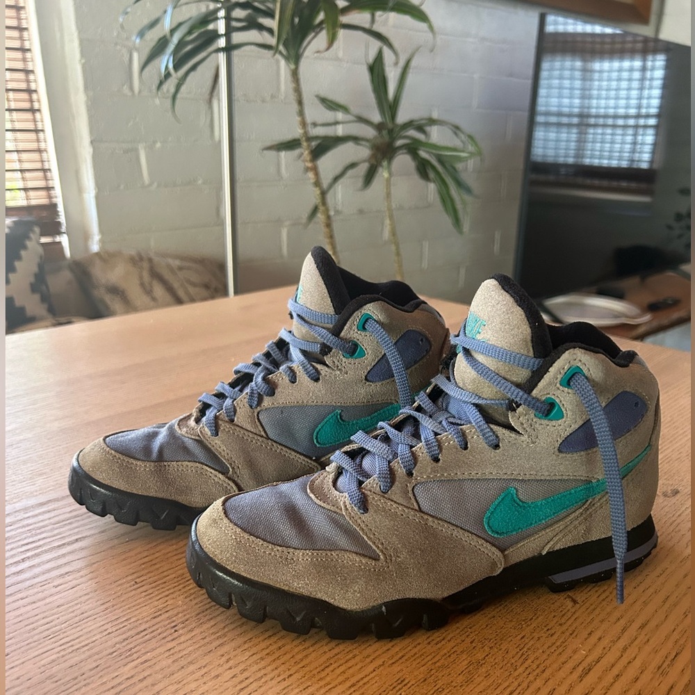 Vintage 90s Nike ACG Cladera Women’s size 6.5